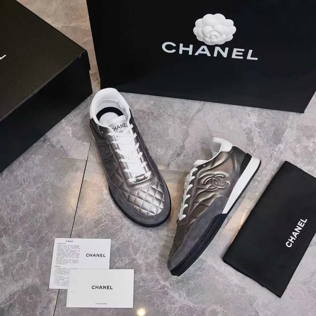 p560 Chanel Chanel - 2025 counter top casual sports shoes This classic design; the upper is electro-embroidered with a variety of craftsmanship; the outsole is fashionable and sporty; the extraordinary inclusion of a variety of color matching elements... The diversified mix and match is very beautiful and versatile, casual, fashionable, sports and outdoor can be taken into account... ꫛꫀꪝ Go➫ Materials: ❶Upper made of: Original imported mixed-breed sheep + craftsmanship ❷Inner uses: Original imported breathable sheepskin ❸ Outsole based on: Original TPU outsole Counter boutique packaging complete set Female 35–41 Male 39-45